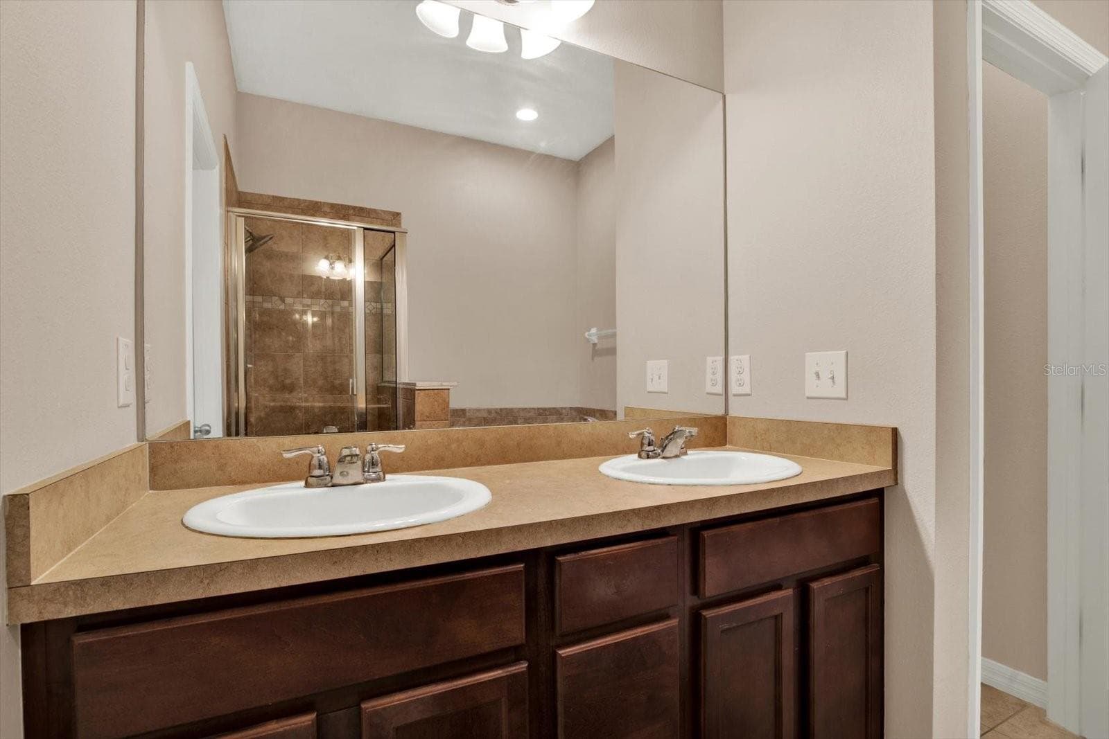 Townhouse at 6843 46TH LN N, PINELLAS PARK, photo 12 of 31