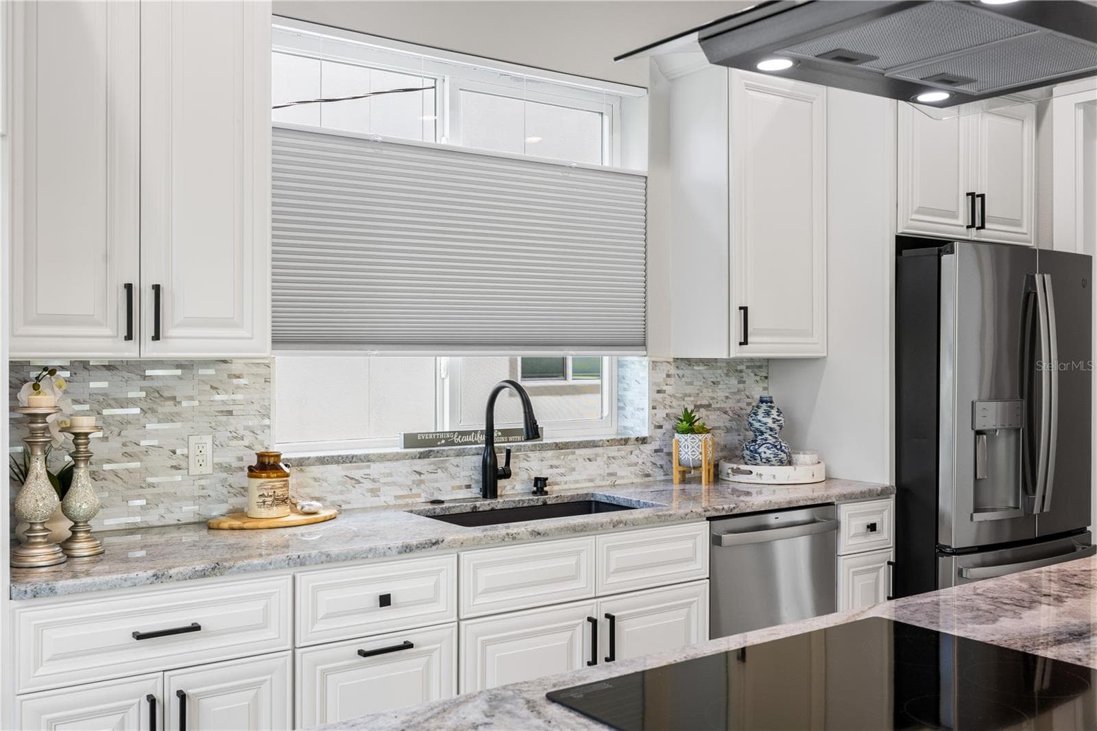 Chef kitchen - 1956 CEDAR DR, DUNEDIN