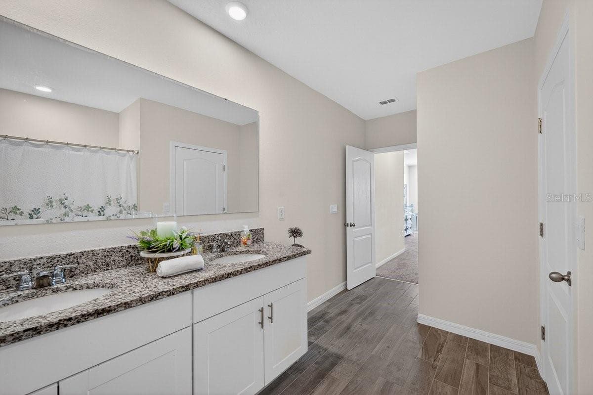 Single Family Residence at 1346 MIDDLE LAKE DR, ORMOND BEACH, photo 21 of 69