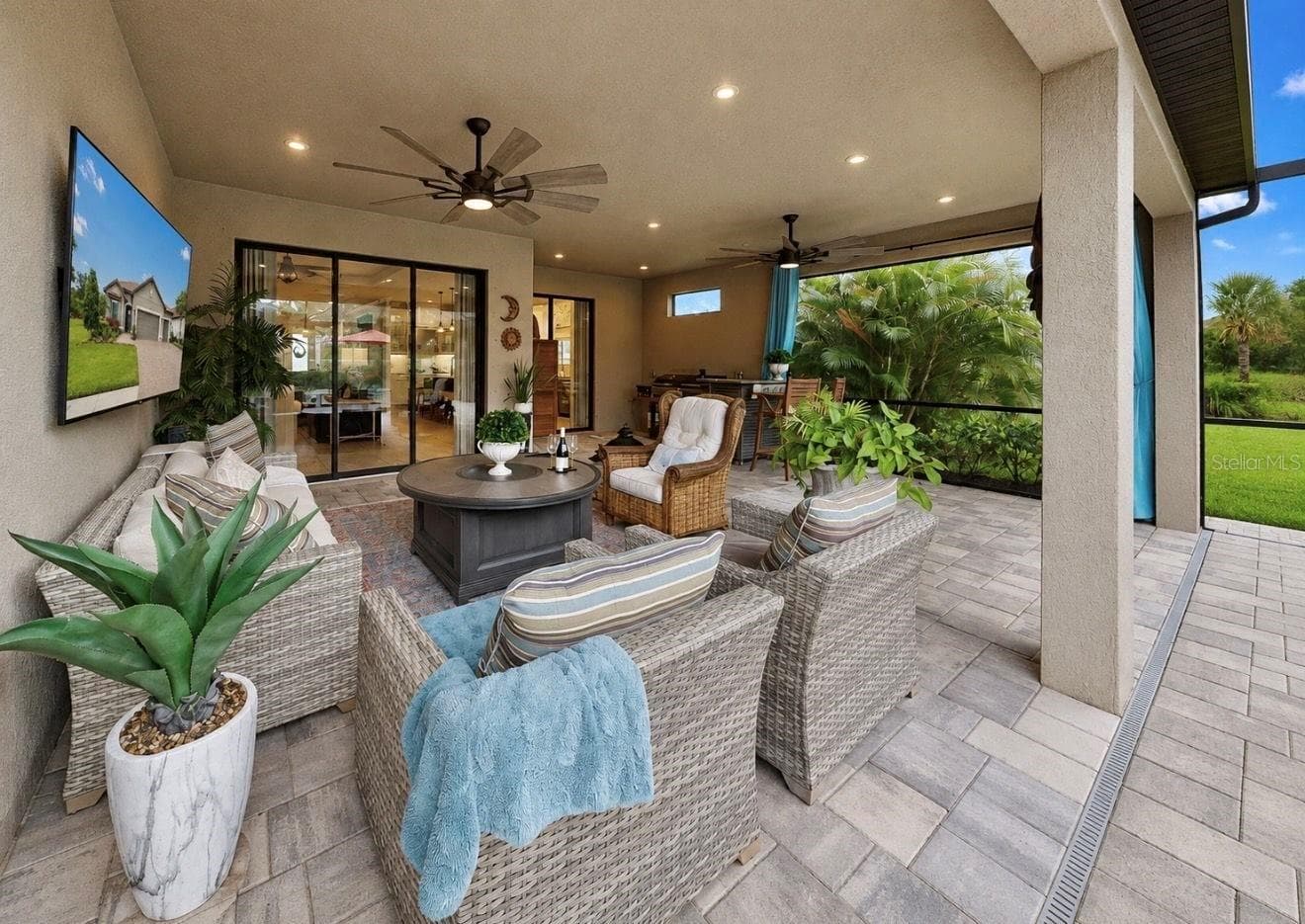 Outdoor Living Area - 10505 WICKER PARK PL, PALMETTO
