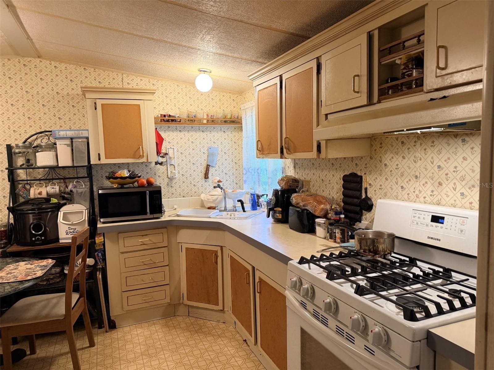Manufactured Home at 355 NE 436 AVE, OLD TOWN, photo 3 of 19
