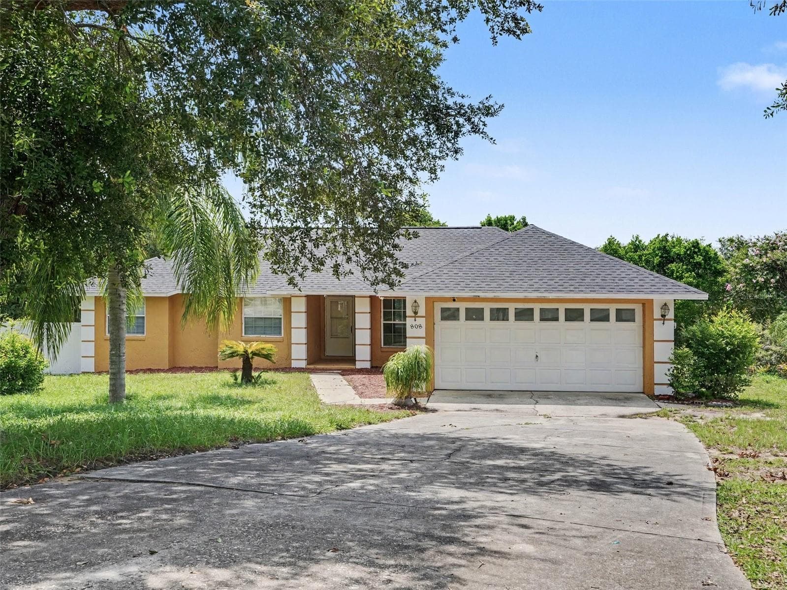 808 CHAMBERLAIN LOOP