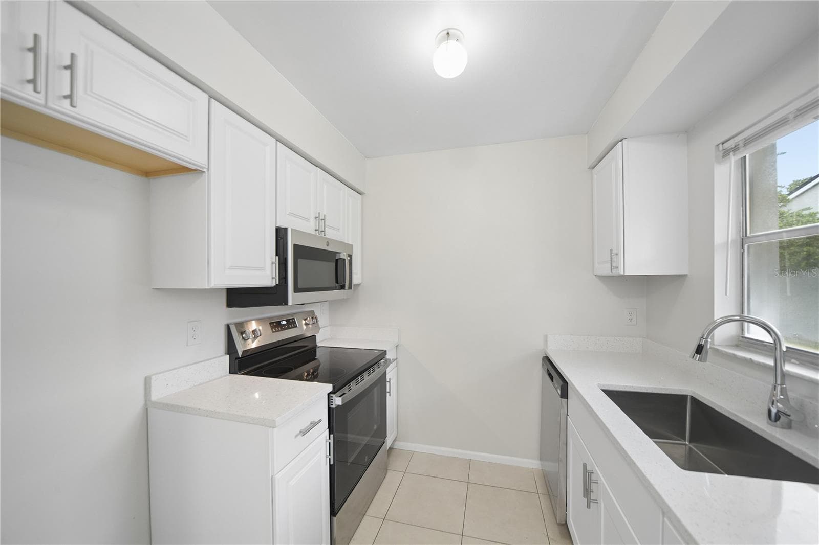Kitchen - 107 DORCHESTER SQ, LAKE MARY