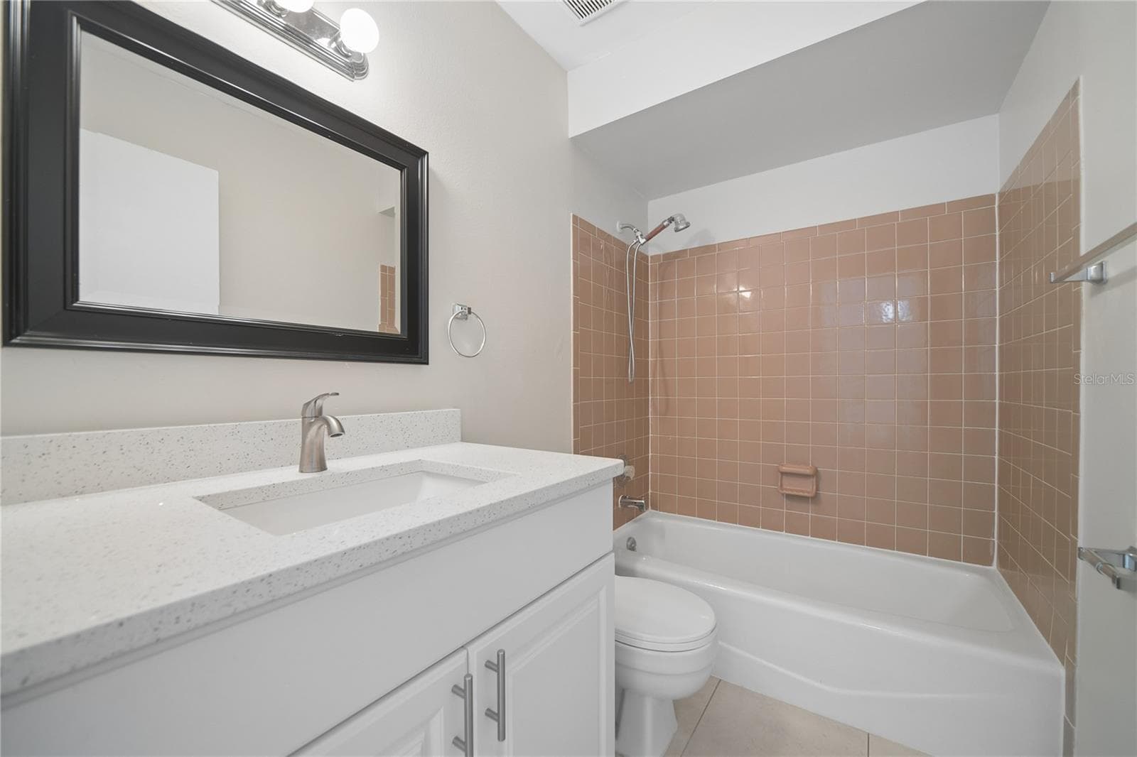 Bath 2 - 107 DORCHESTER SQ, LAKE MARY