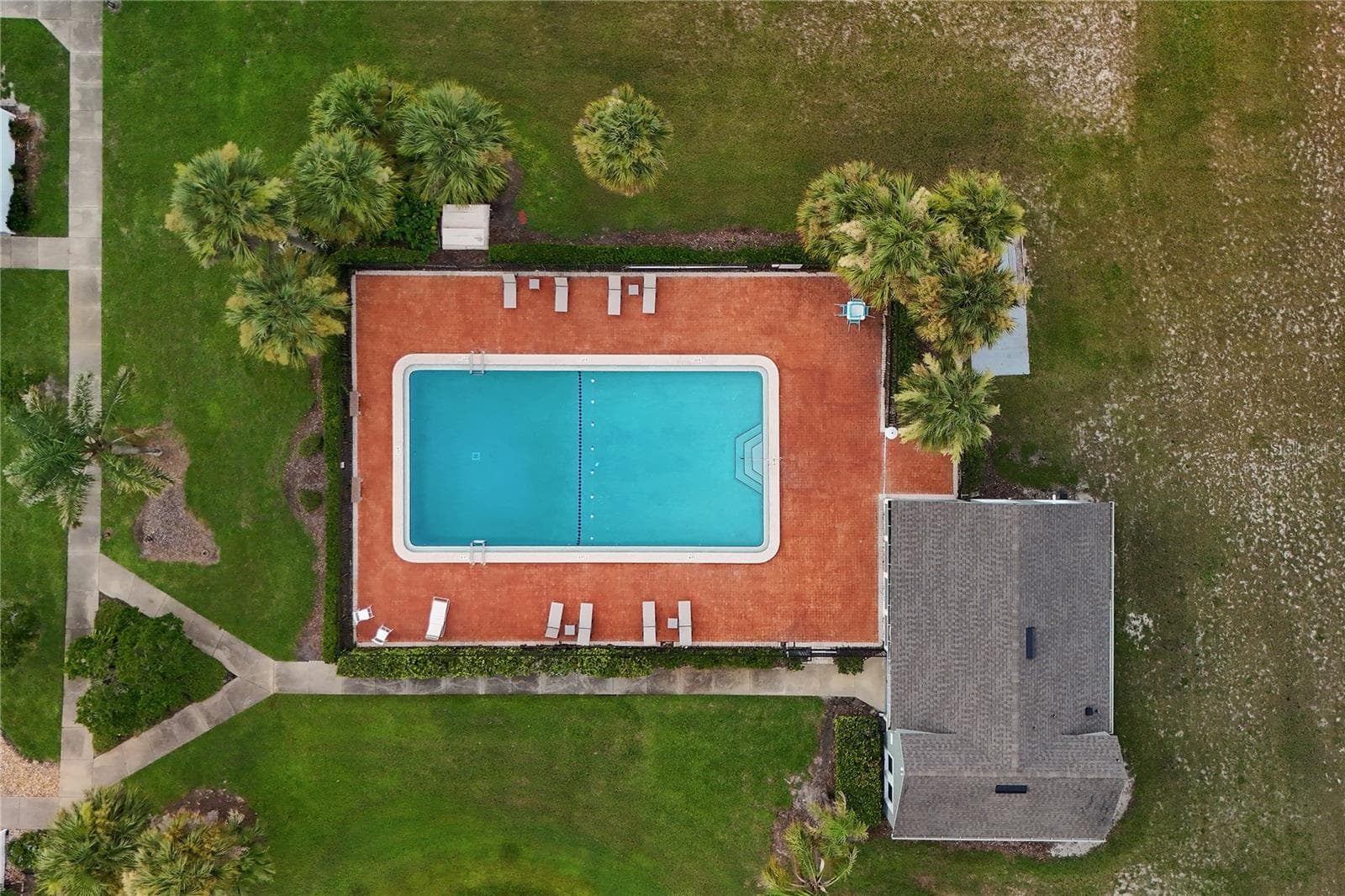 Community Pool - 107 DORCHESTER SQ, LAKE MARY
