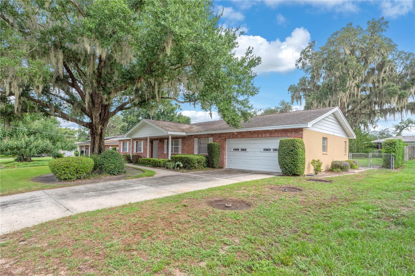 Single Family Residence at 110 ASHBROOK DR, BRANDON, photo 2 of 39