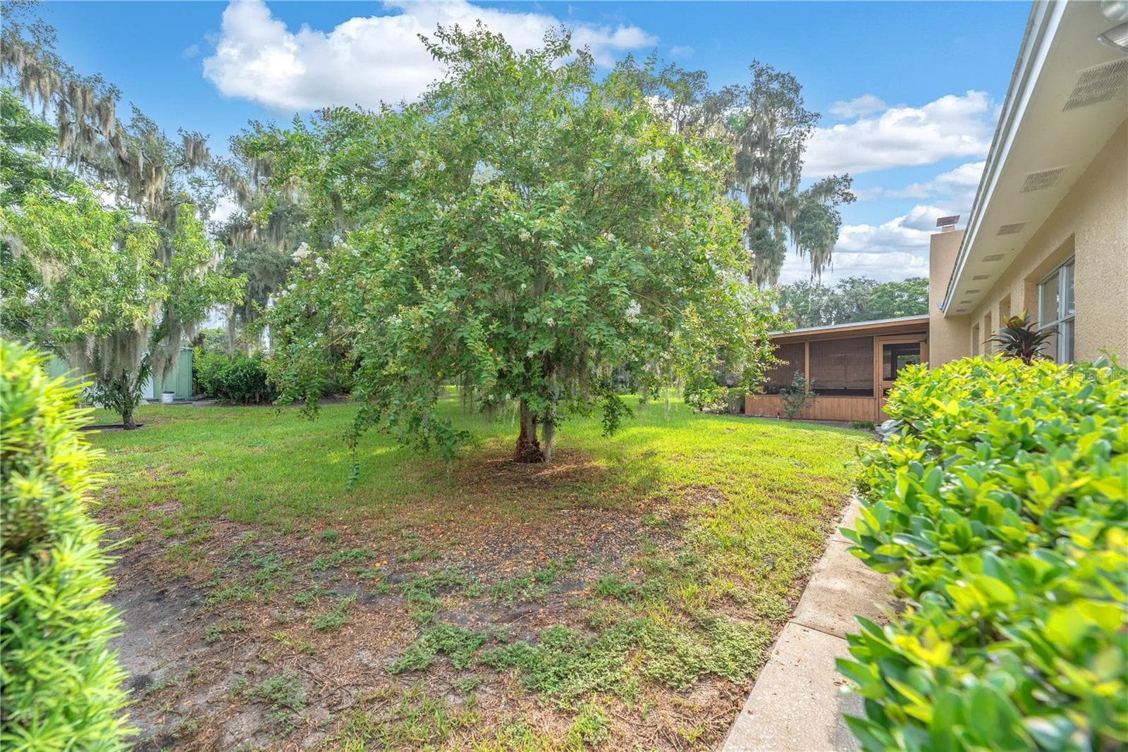 Single Family Residence at 110 ASHBROOK DR, BRANDON, photo 5 of 39