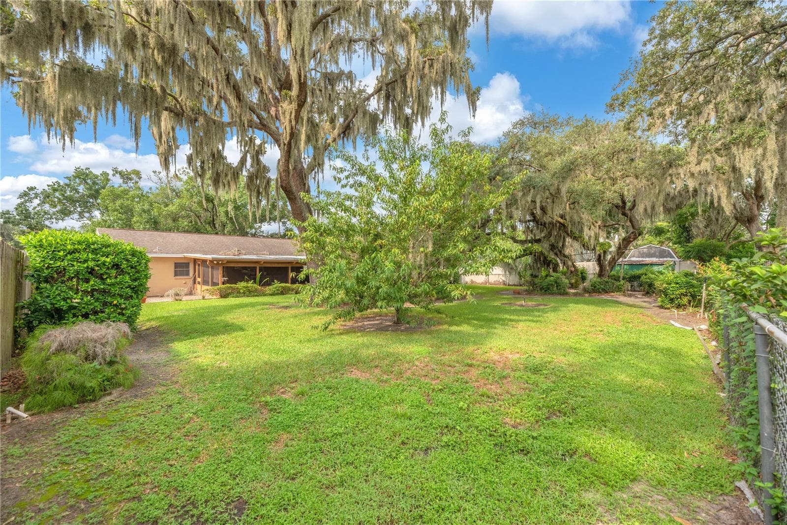 Single Family Residence at 110 ASHBROOK DR, BRANDON, photo 12 of 39