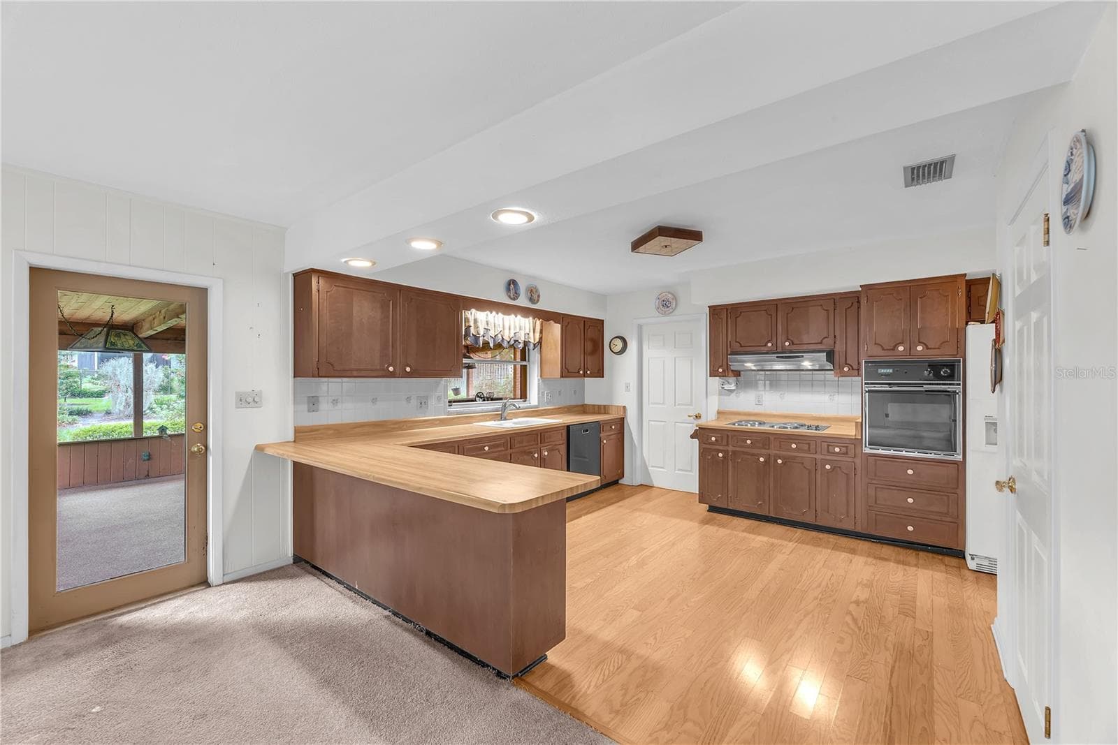Single Family Residence at 110 ASHBROOK DR, BRANDON, photo 22 of 39