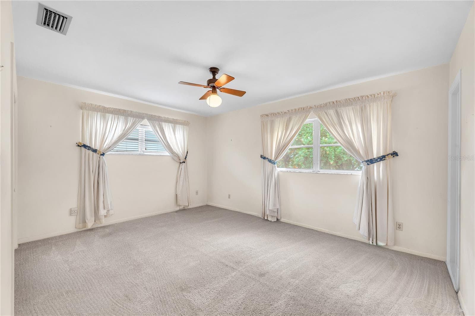Single Family Residence at 110 ASHBROOK DR, BRANDON, photo 27 of 39