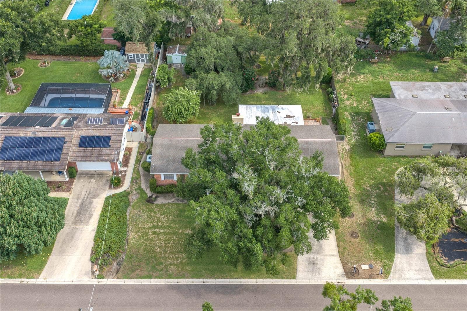 Single Family Residence at 110 ASHBROOK DR, BRANDON, photo 33 of 39