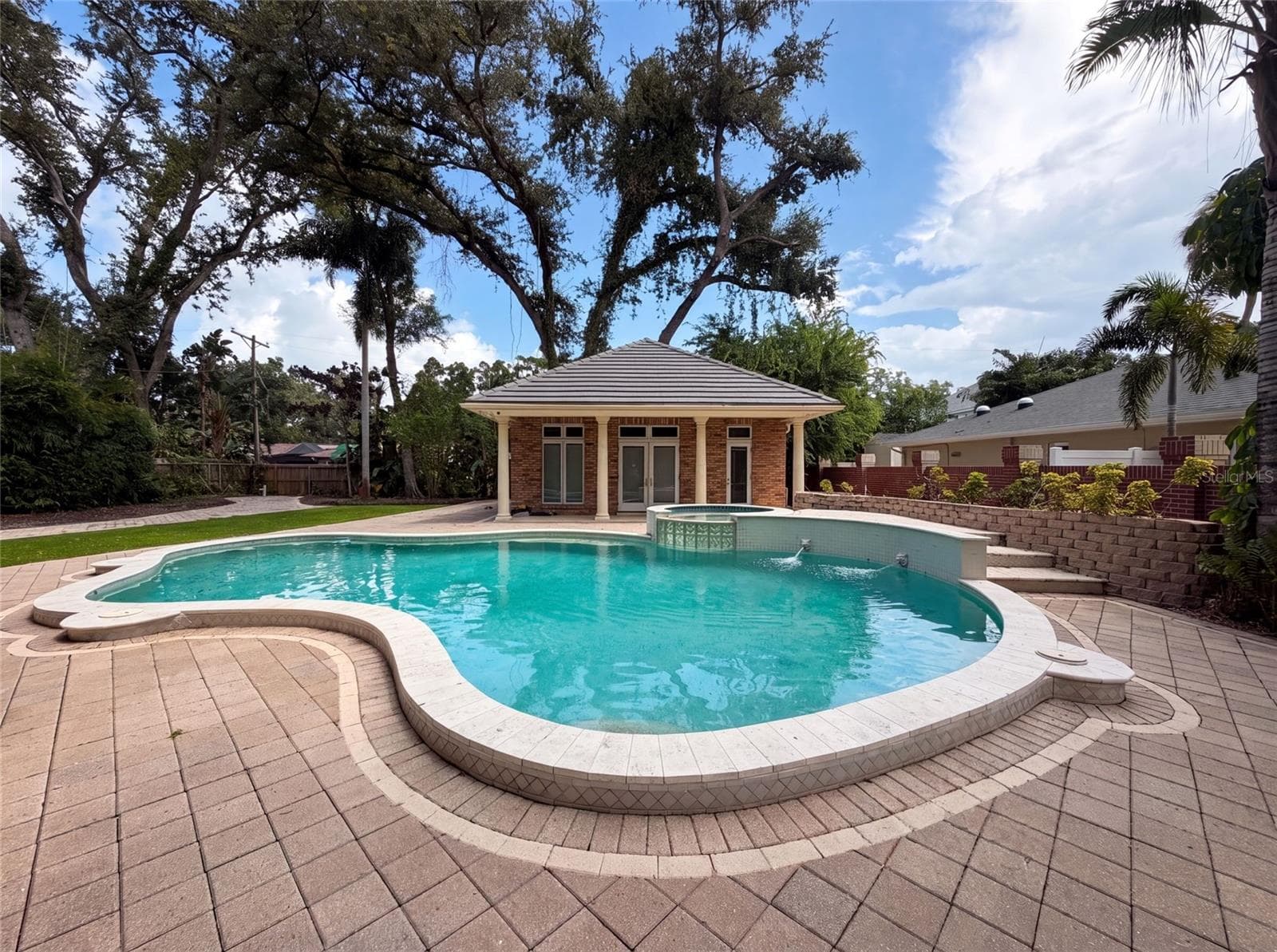 Single Family Residence at 4407 W DALE AVE, TAMPA, photo 8 of 55