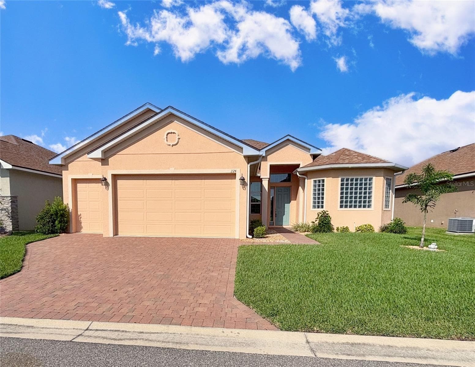 1124 SAWGRASS DR