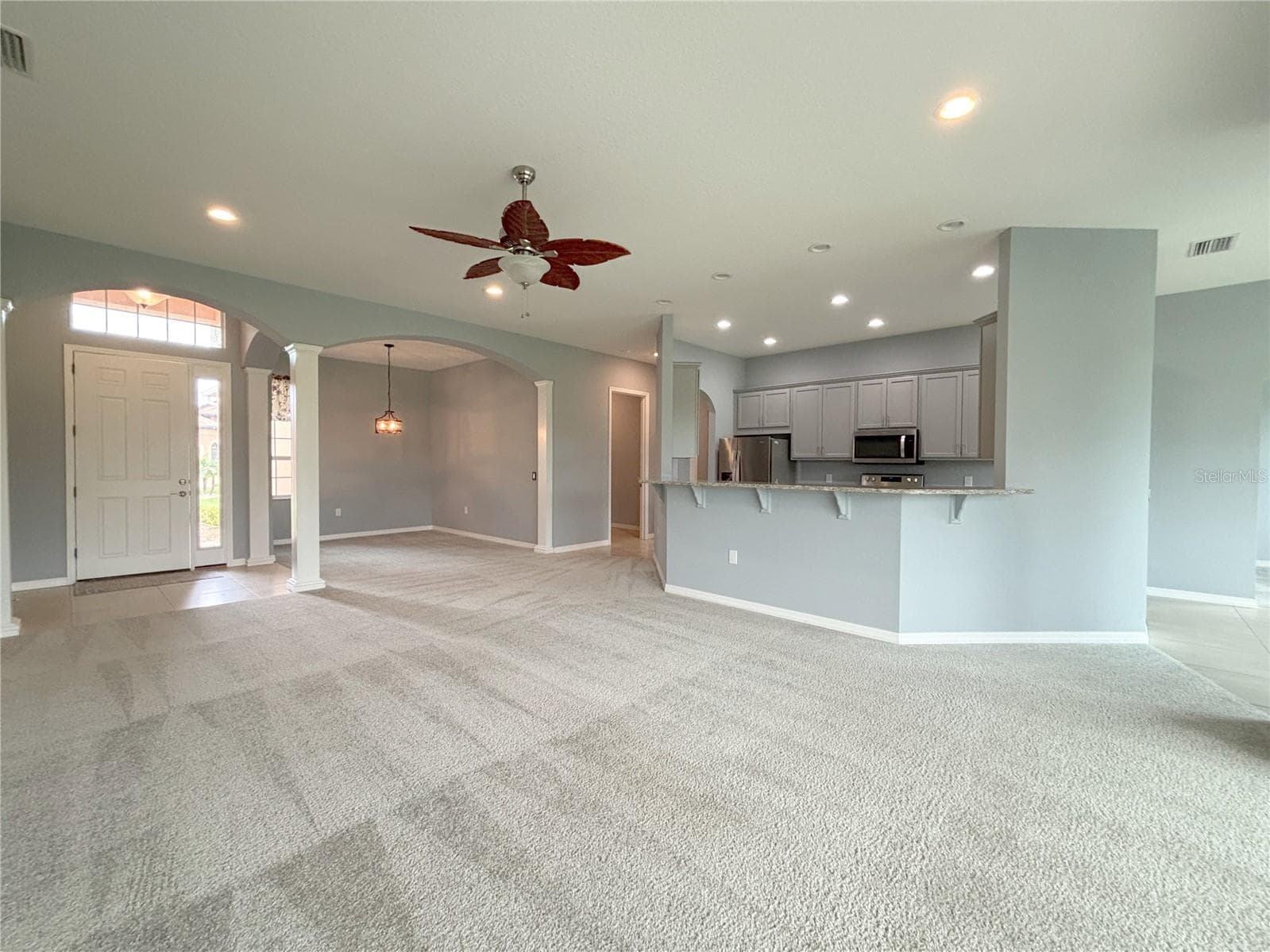 Living Room - open floor plan - 1124 SAWGRASS DR, WINTER HAVEN