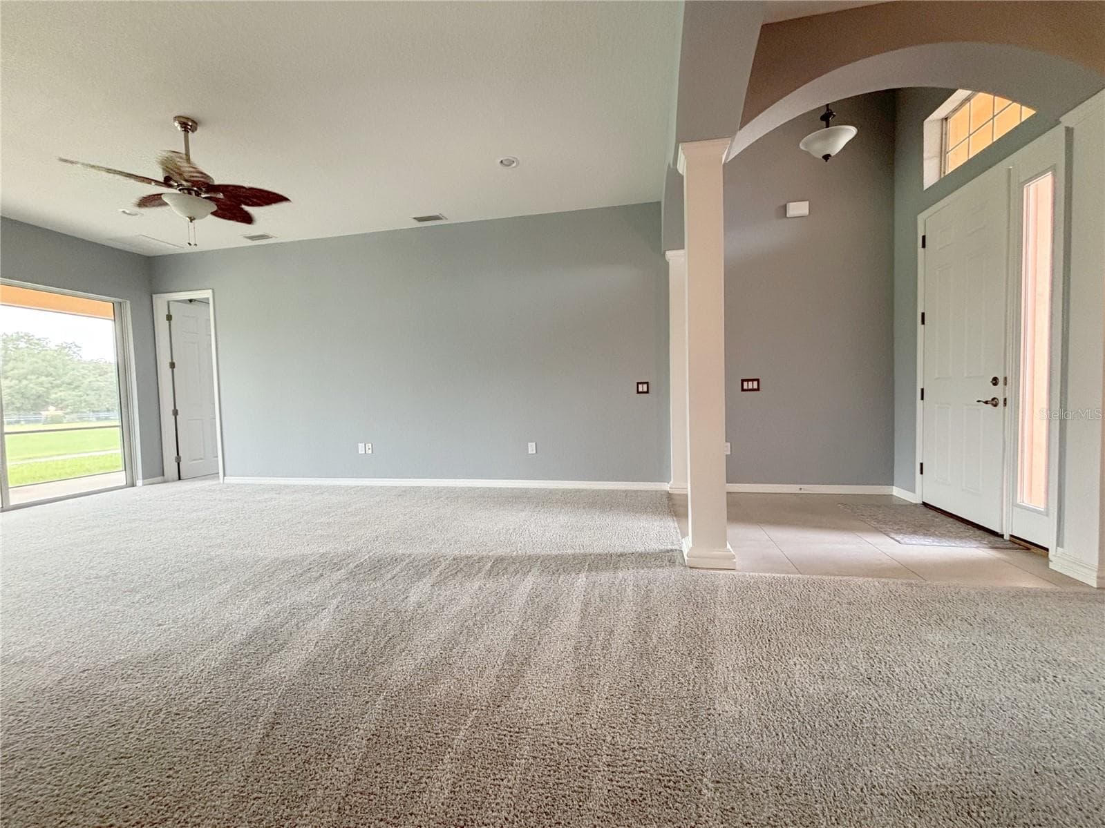 Living Room and Entry Way with Accent Columns - 1124 SAWGRASS DR, WINTER HAVEN