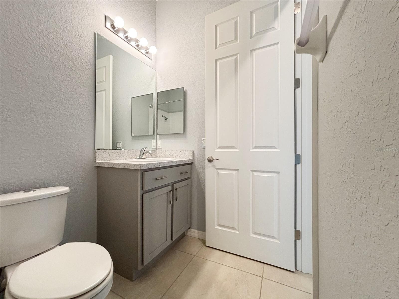 Guest Bath - 1124 SAWGRASS DR, WINTER HAVEN