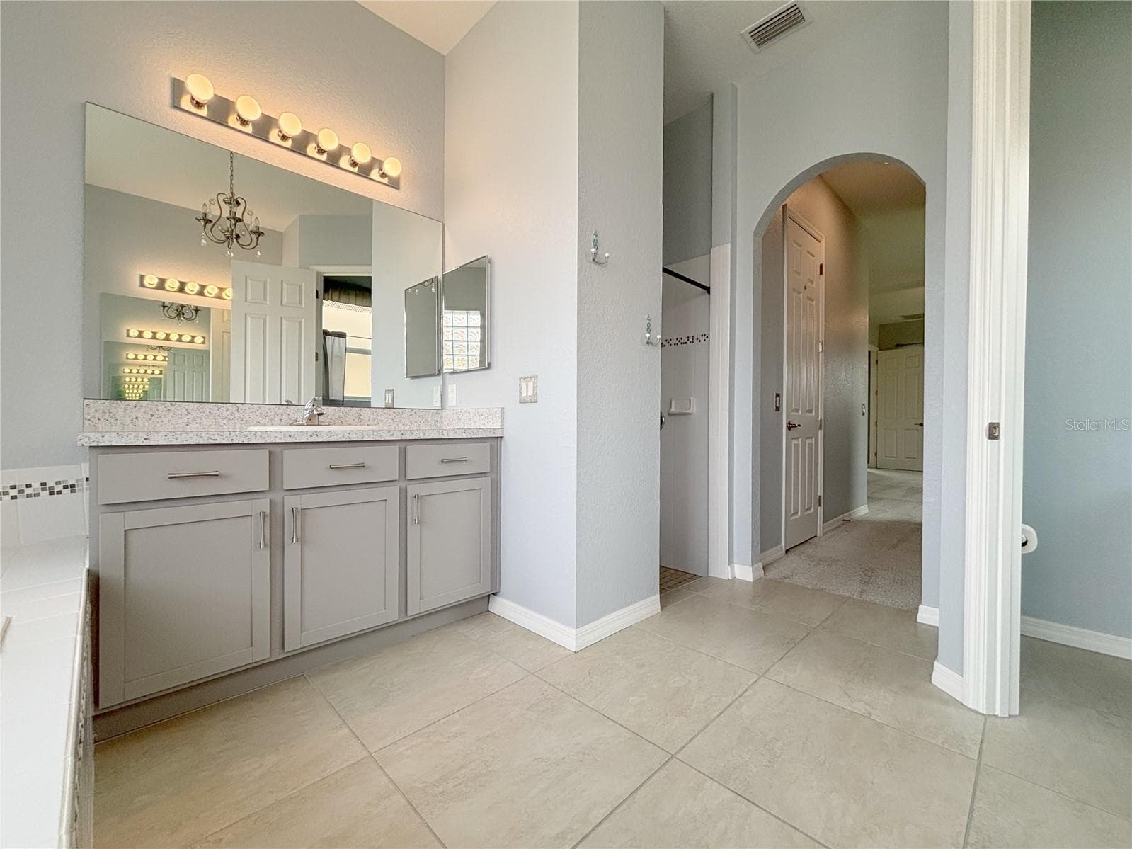 Comfort Height Vanity and Walk In Shower - 1124 SAWGRASS DR, WINTER HAVEN