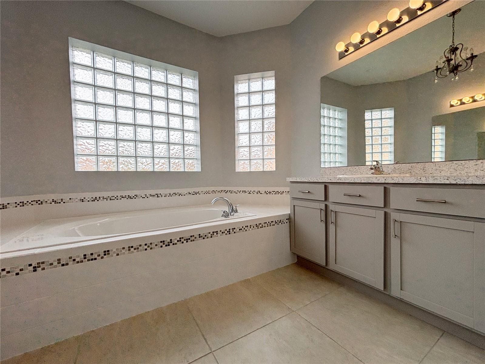 His Vanity with Large Soaking Tub, Glass Block Window - 1124 SAWGRASS DR, WINTER HAVEN