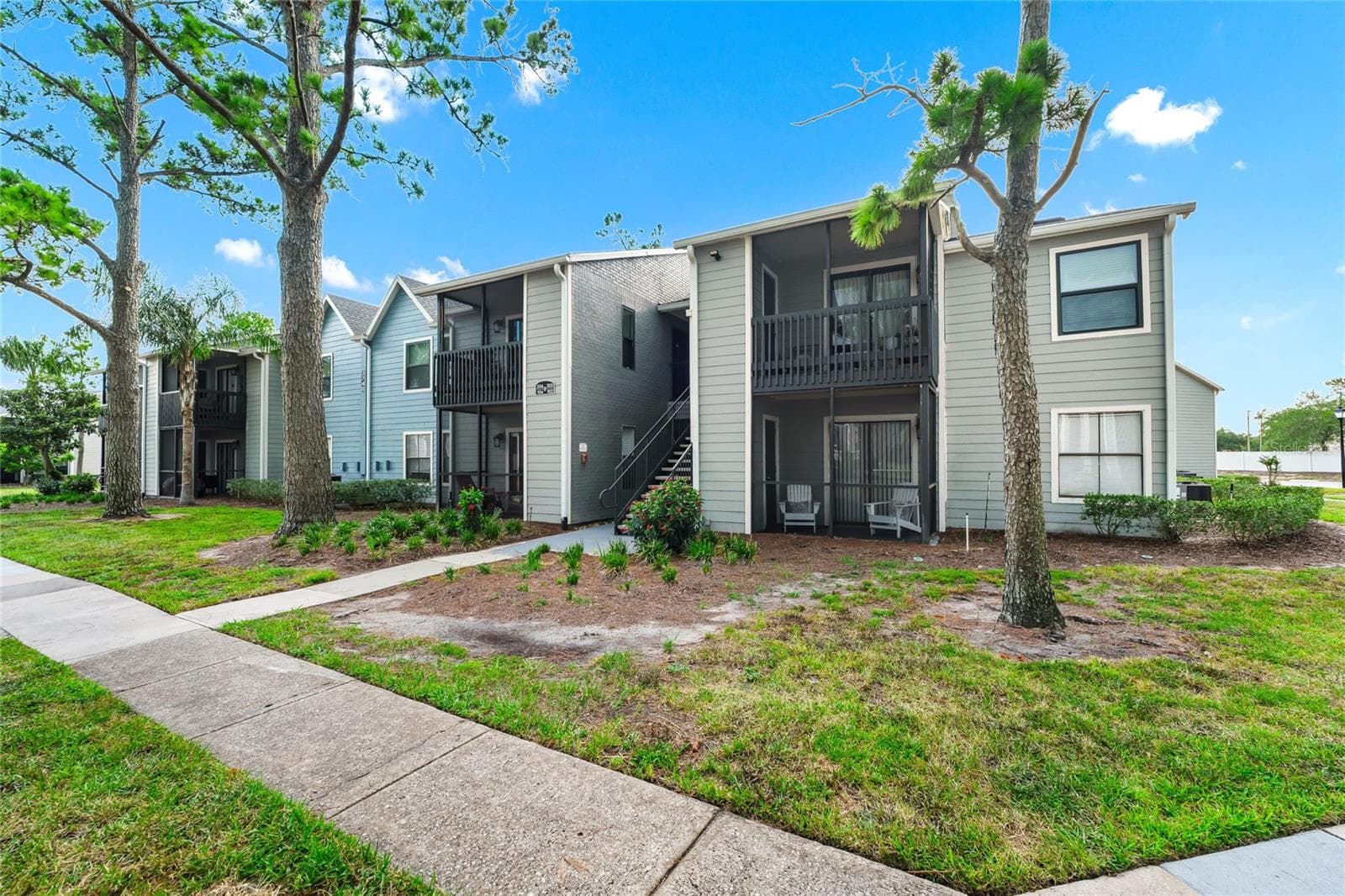 3740 IDLEBROOK CIR #102
