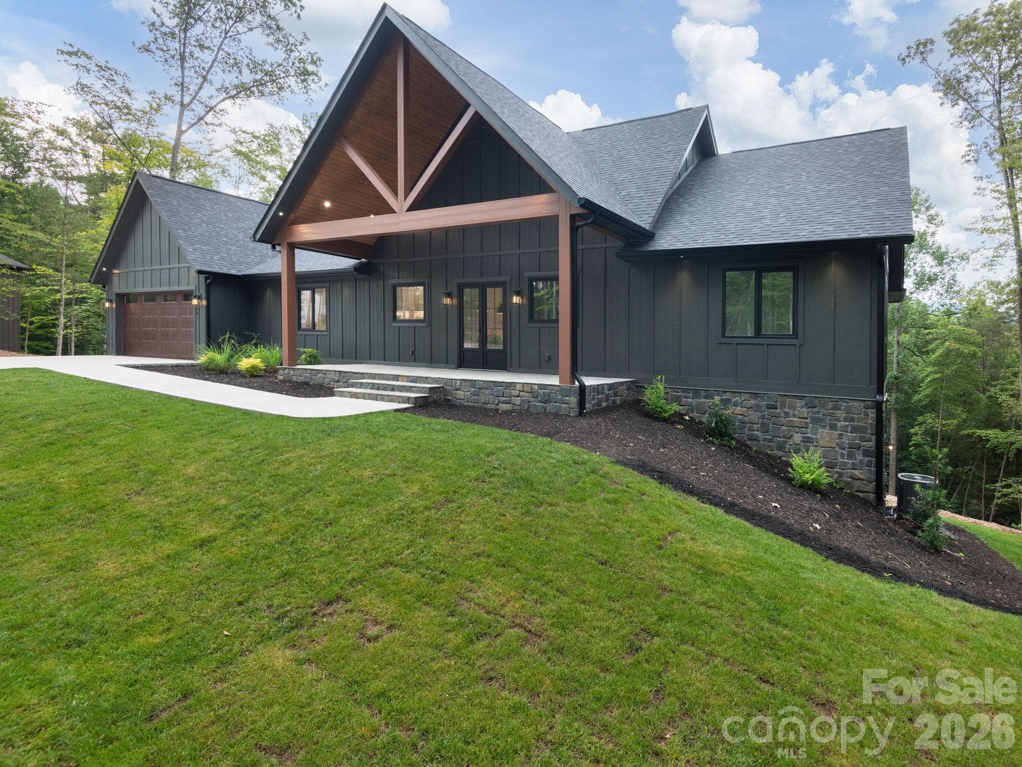 Single Family Residence at Hendersonville, photo 4 of 31