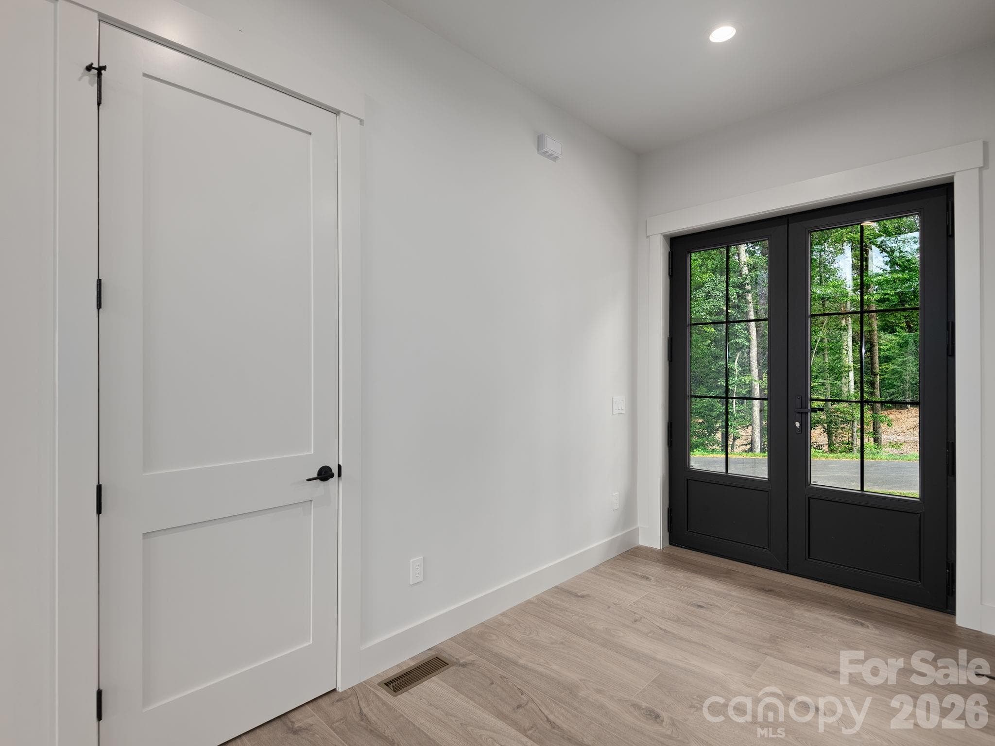 Single Family Residence at Hendersonville, photo 5 of 31