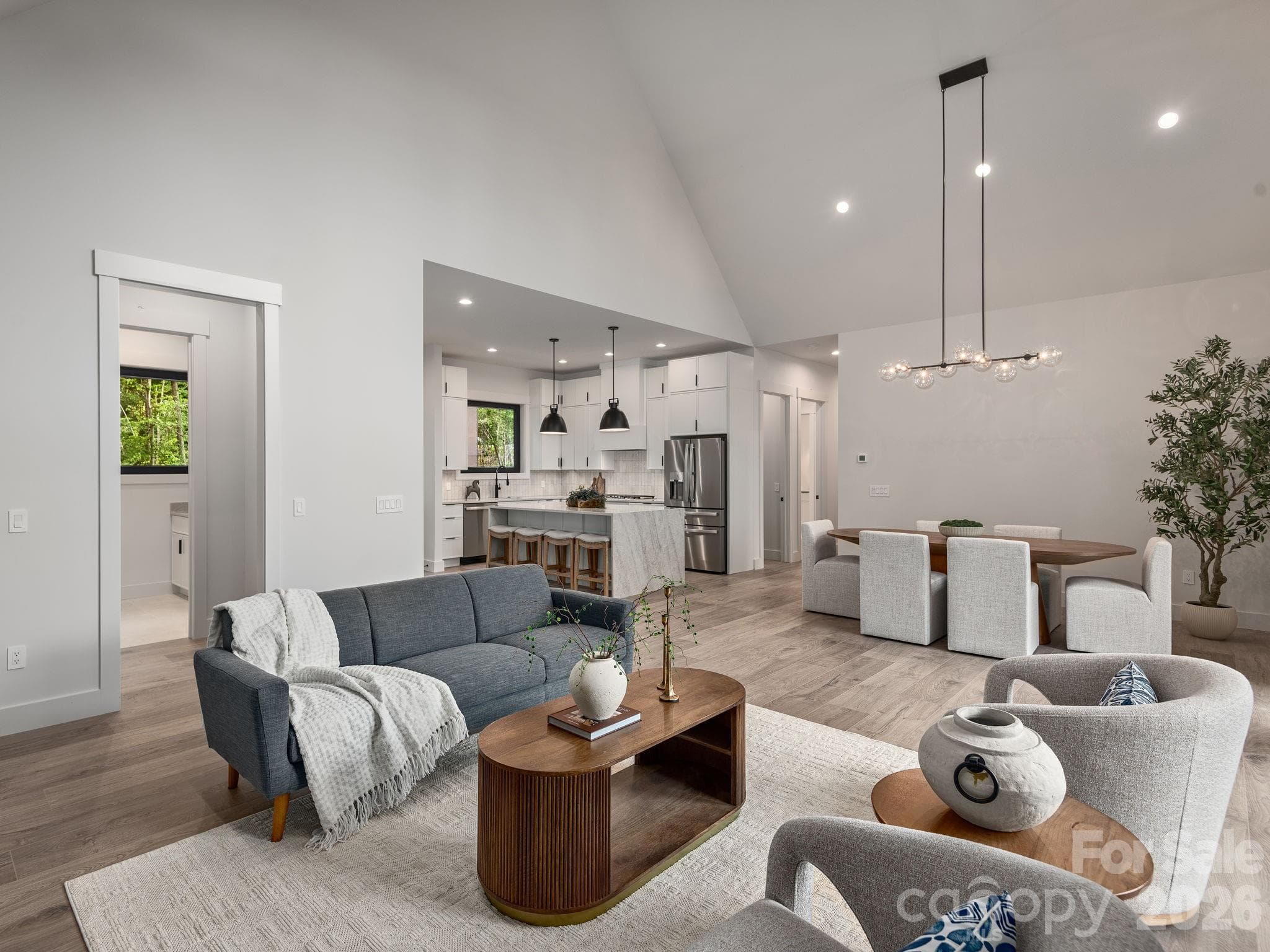 Single Family Residence at Hendersonville, photo 6 of 31