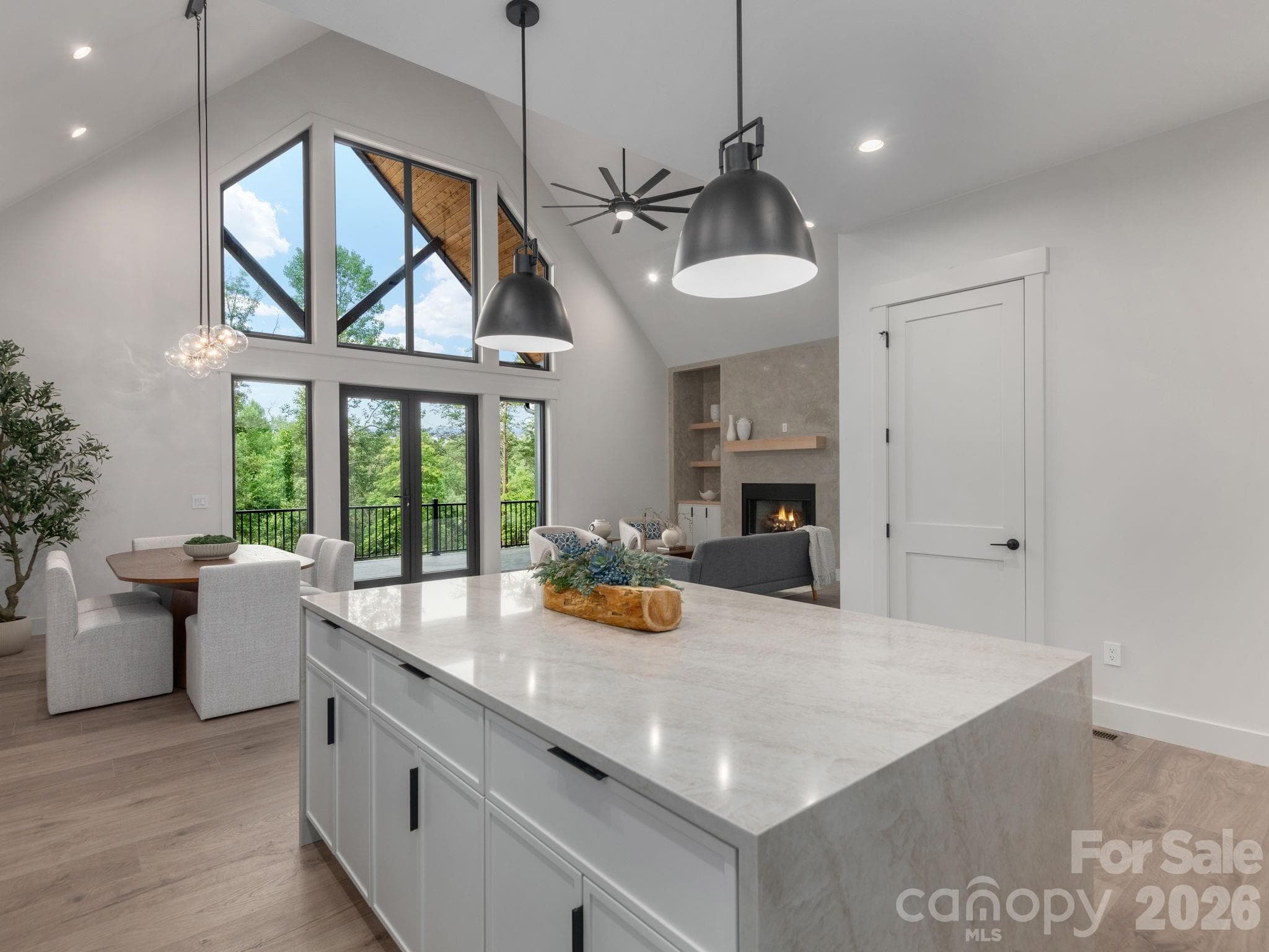 Single Family Residence at Hendersonville, photo 11 of 31
