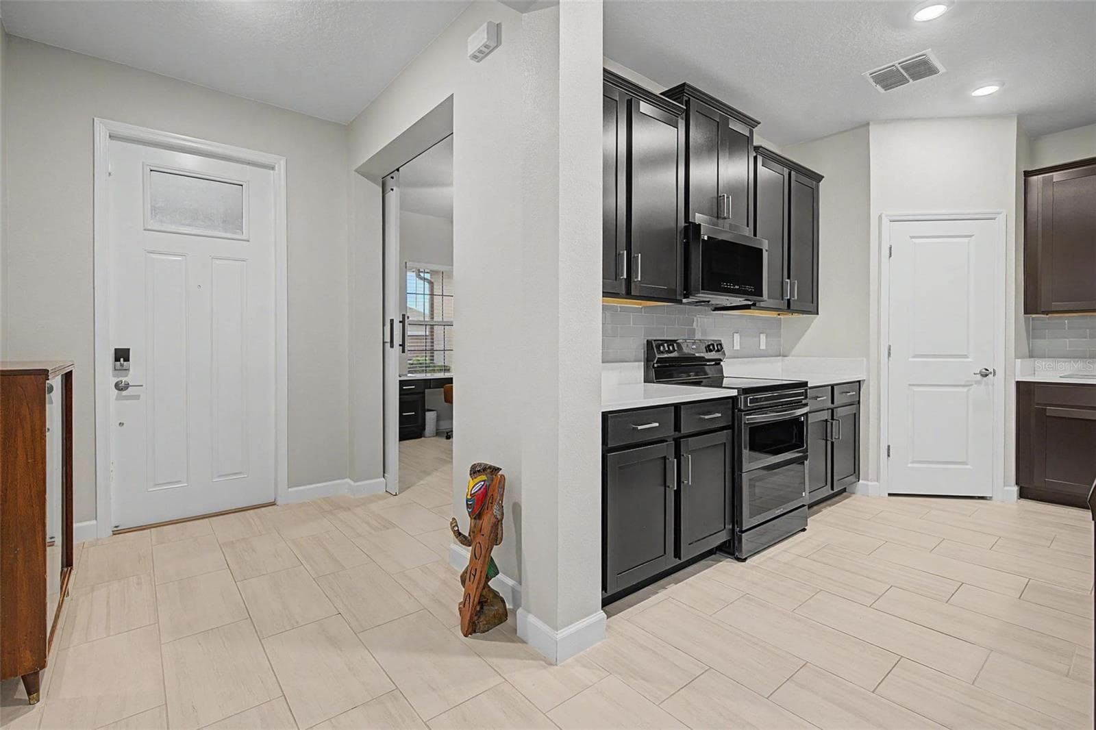 Single Family Residence at 10460 GABLE DIG LOOP, SAN ANTONIO, photo 4 of 96