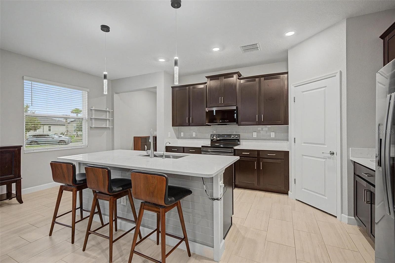 Single Family Residence at 10460 GABLE DIG LOOP, SAN ANTONIO, photo 6 of 96