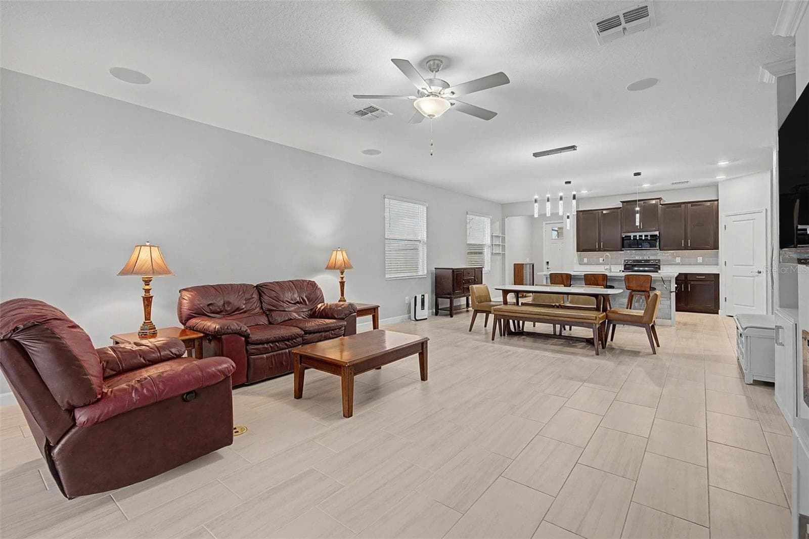 Open concept. Perfect for entertaining! - 10460 GABLE DIG LOOP, SAN ANTONIO