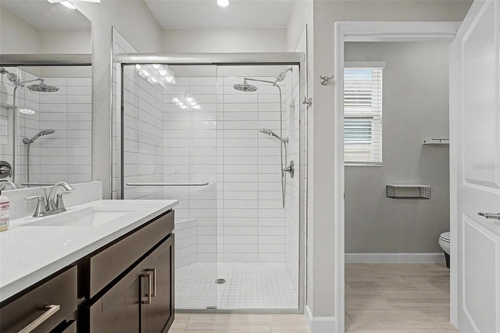 Large walk-in shower - 10460 GABLE DIG LOOP, SAN ANTONIO