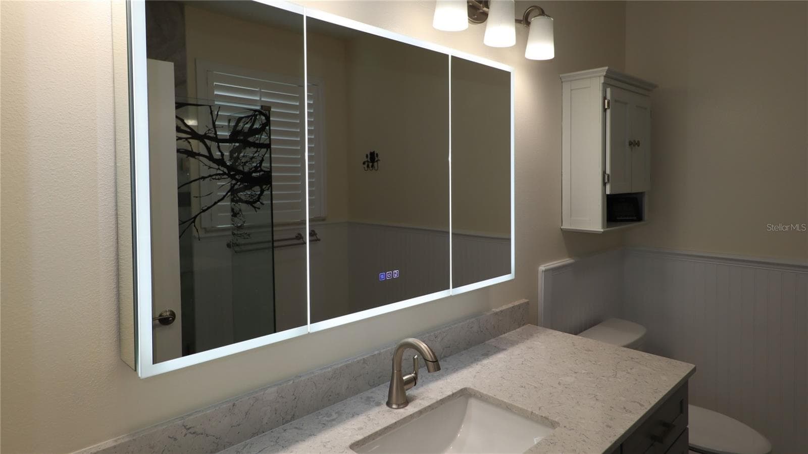 lighted triple mirrored medicine cabinet... - 2293 NW 58TH TER, OCALA