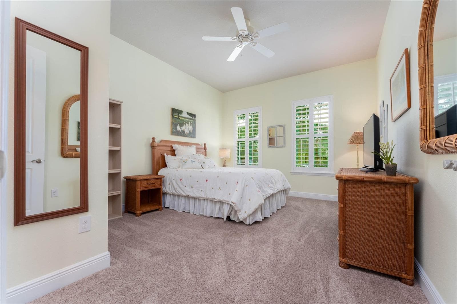 Spacious Bedroom 2 with EnSuite Bath - 14008 SWALLOW HILL DR, LITHIA