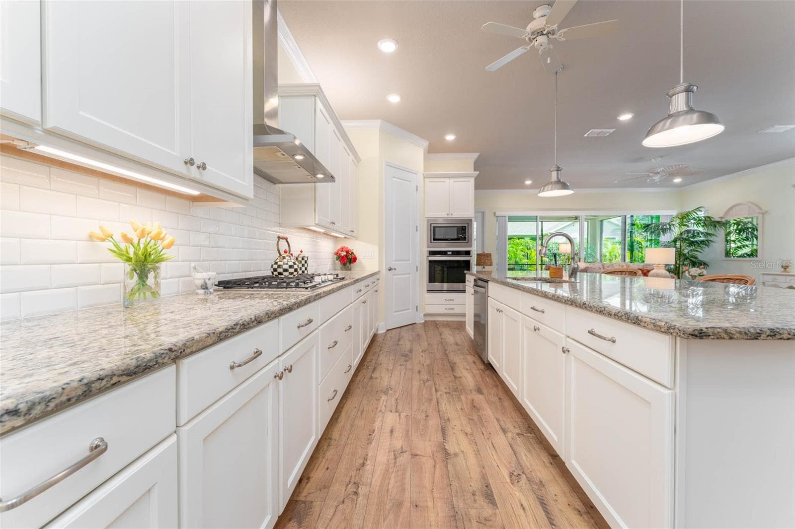 Expansive Kitchen with Island Seating, SS Appliances, Gas Cooktop, Subway Tile Backsplash, Under Cabinet Lighting, Walk in Pantry, Abundant  Softclose Cabinetry - 14008 SWALLOW HILL DR, LITHIA
