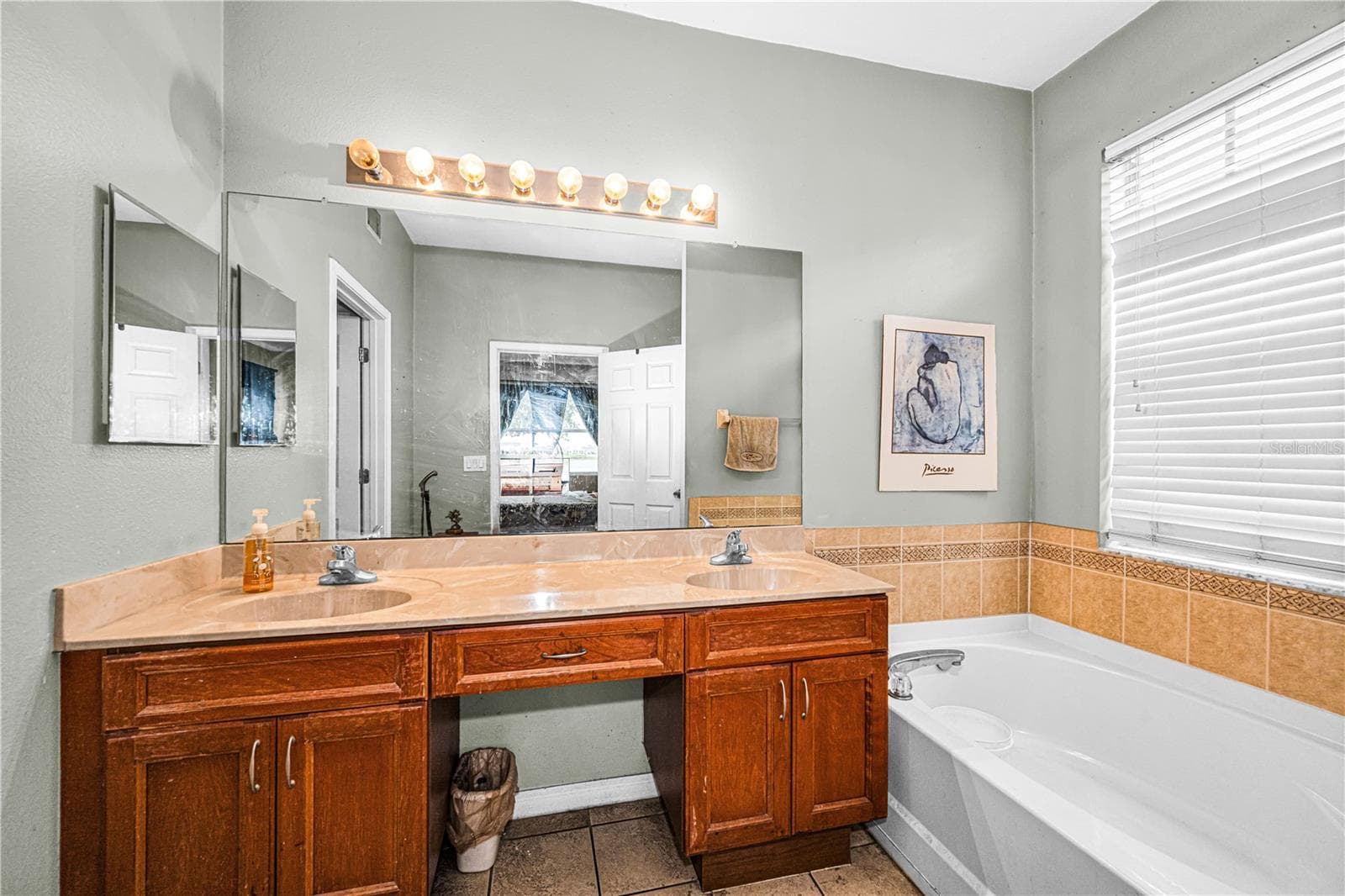 Single Family Residence at 11217 LAUREL BROOK CT, RIVERVIEW, photo 19 of 45