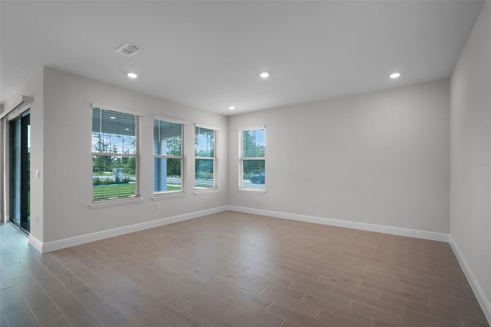 Single Family Residence at 11923 SHINE VIEW LN, WINTER GARDEN, photo 11 of 40
