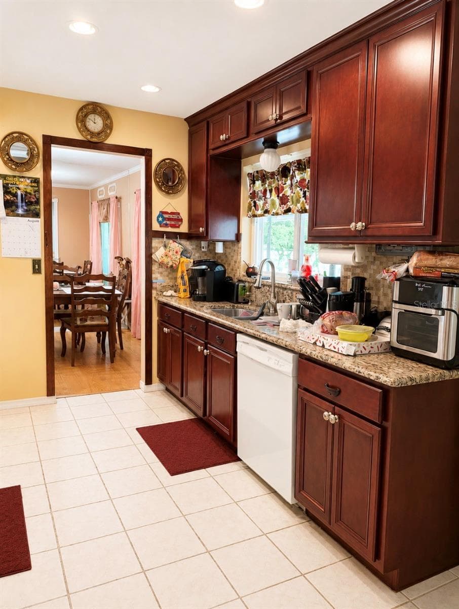 Single Family Residence at 1012 FOREST CIR, WINTER SPRINGS, photo 6 of 26