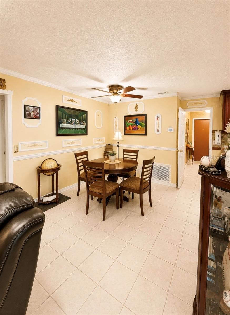 eatin space in kitchen - 1012 FOREST CIR, WINTER SPRINGS
