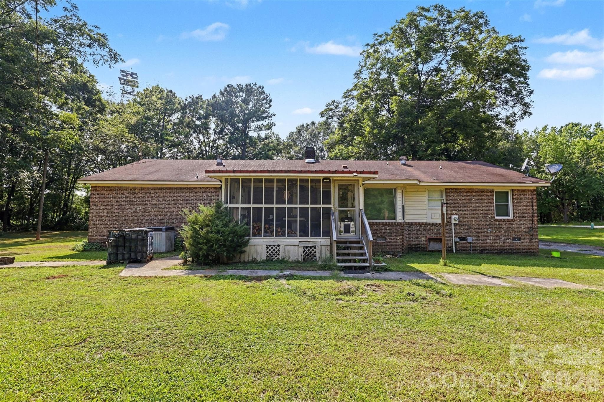 Single Family Residence at 310 Ferret Lane, York, photo 18 of 22