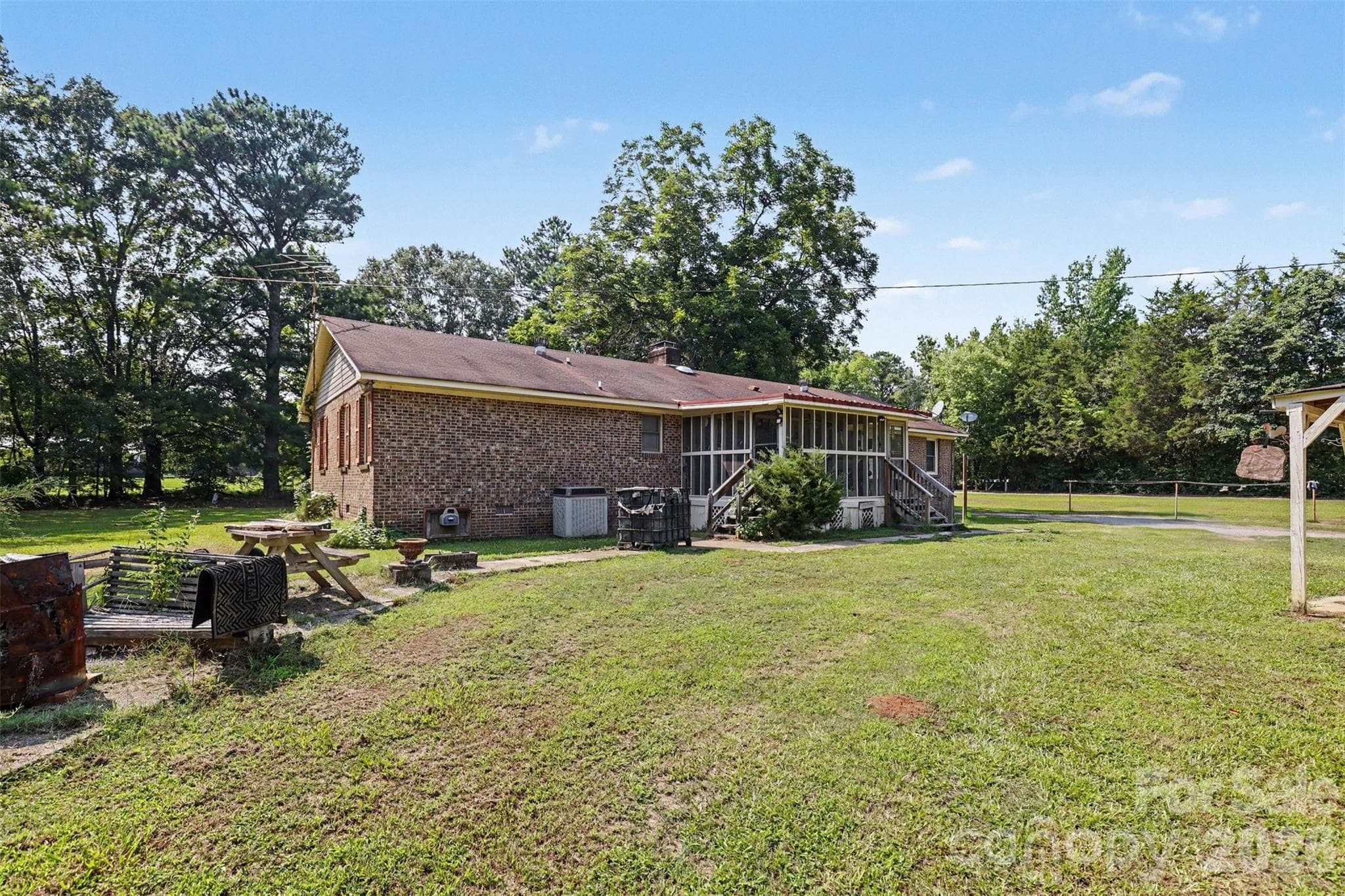 Single Family Residence at 310 Ferret Lane, York, photo 19 of 22