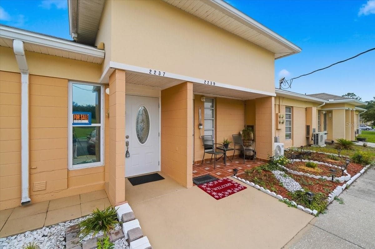 2237 CLUB CIR