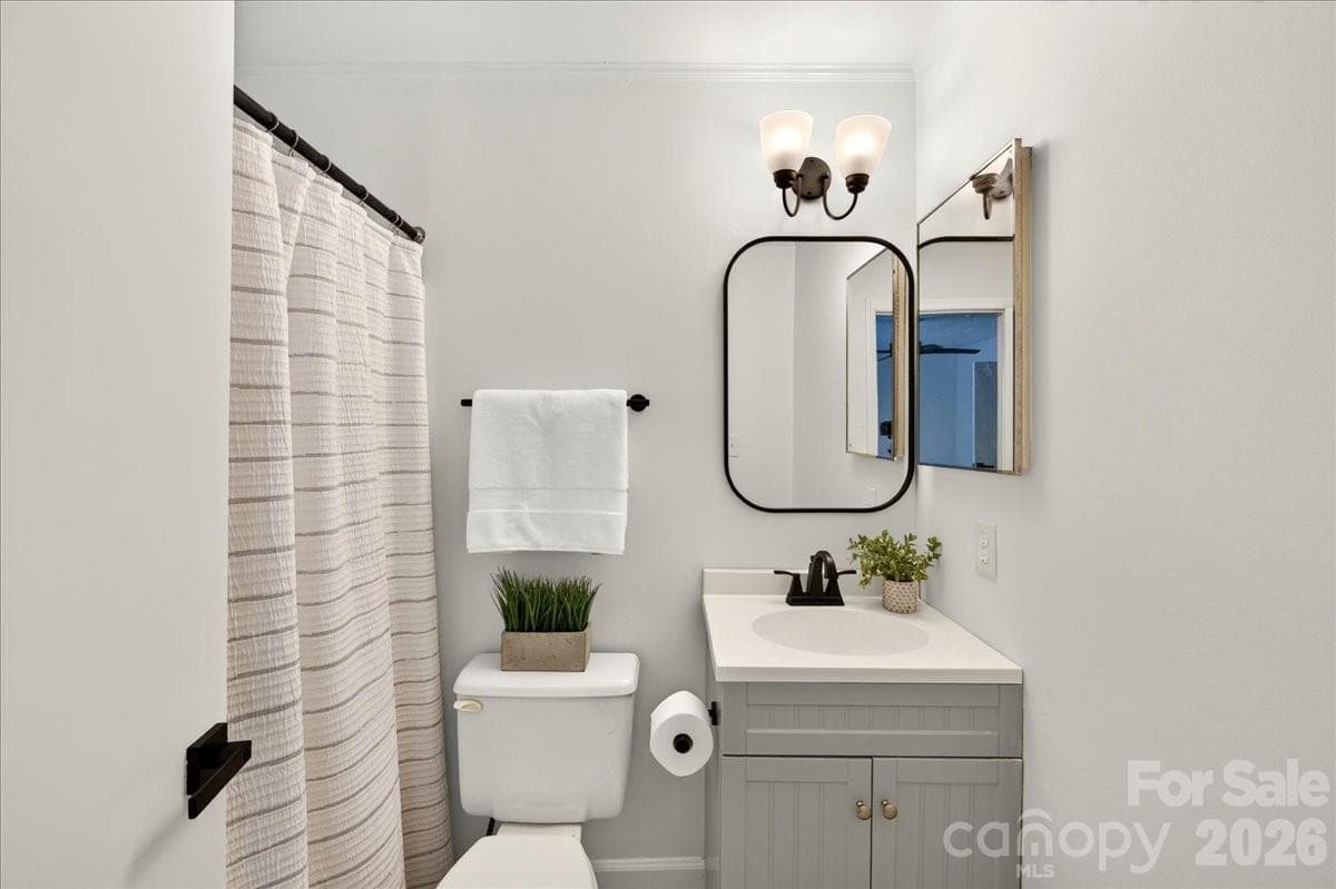 Ensuite guest bath with tasteful updates - 3500 Colony Road, Charlotte