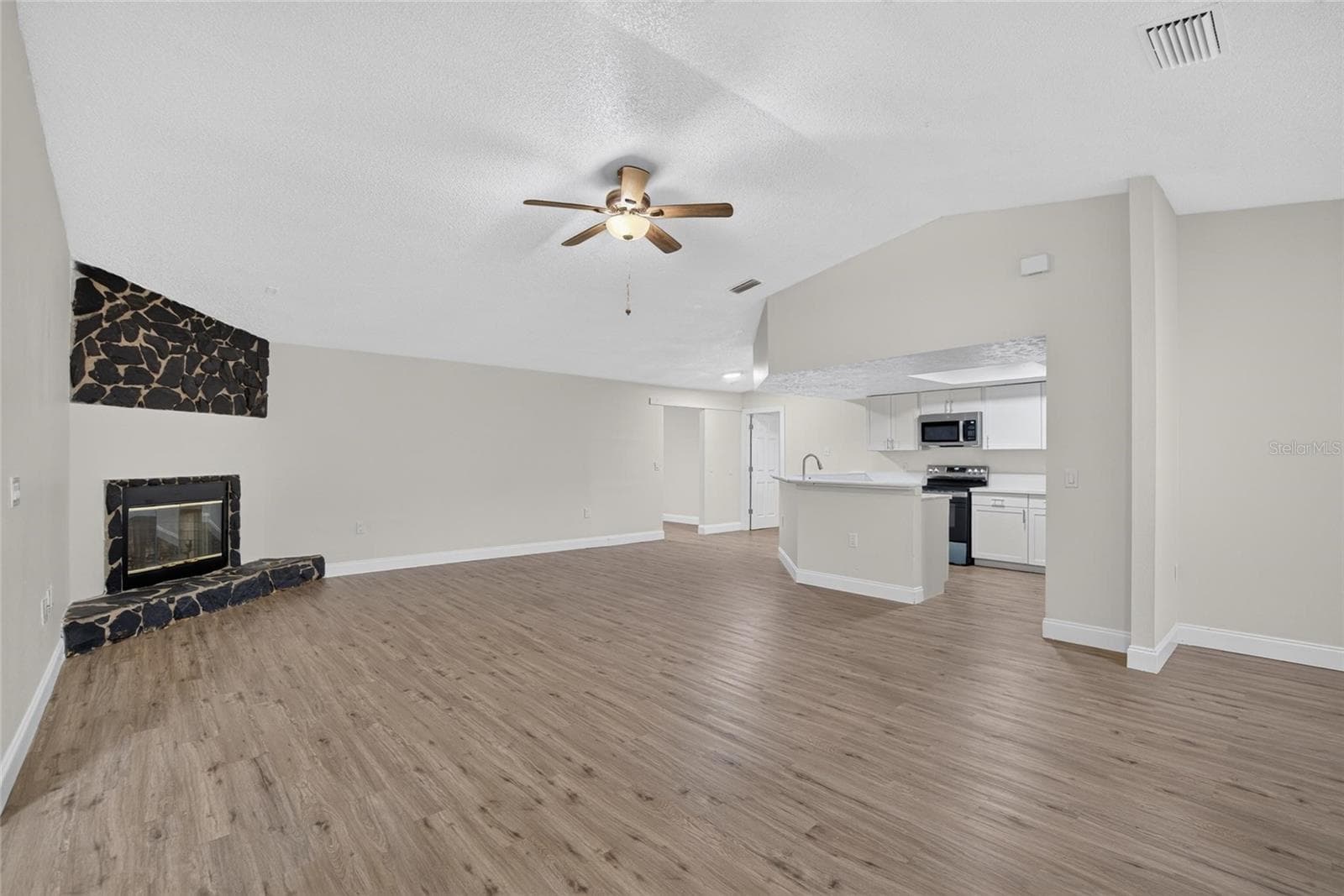 Single Family Residence at 27526 GREEN WILLOW RUN, WESLEY CHAPEL, photo 7 of 78