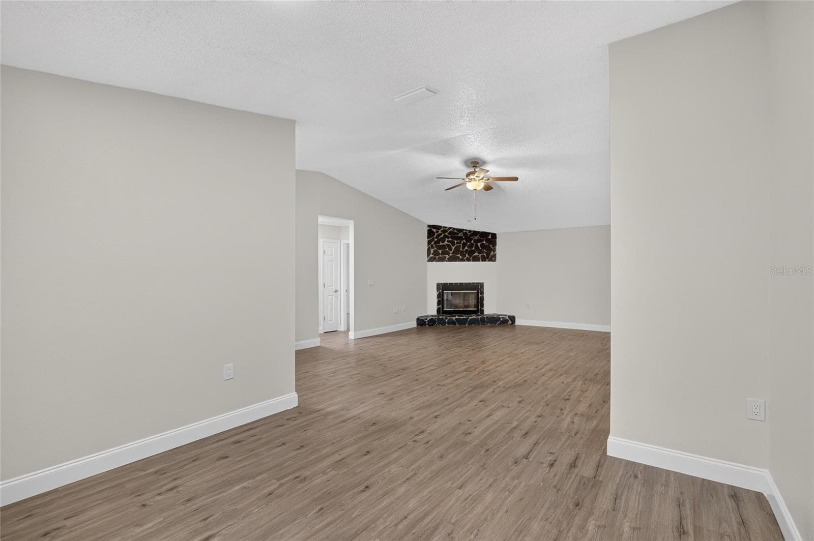 Single Family Residence at 27526 GREEN WILLOW RUN, WESLEY CHAPEL, photo 11 of 78