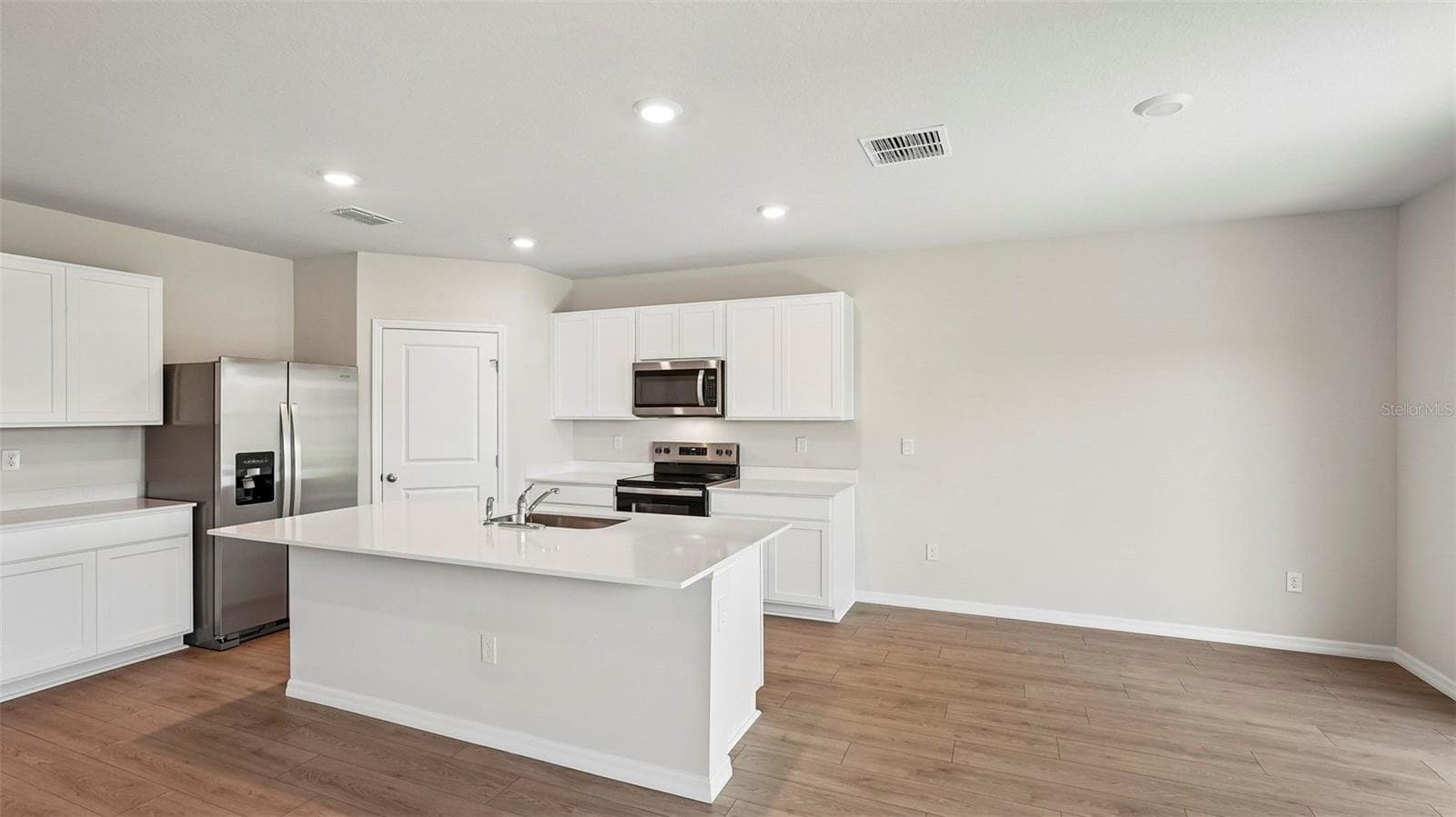 Single Family Residence at 5423 SILVER MOONLIGHT DR, PALMETTO, photo 5 of 51