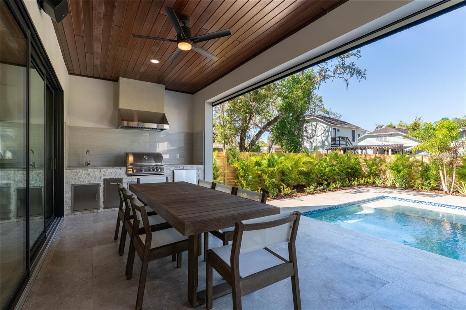 Single Family Residence at 2519 N RIVERSIDE DR, TAMPA, photo 34 of 35