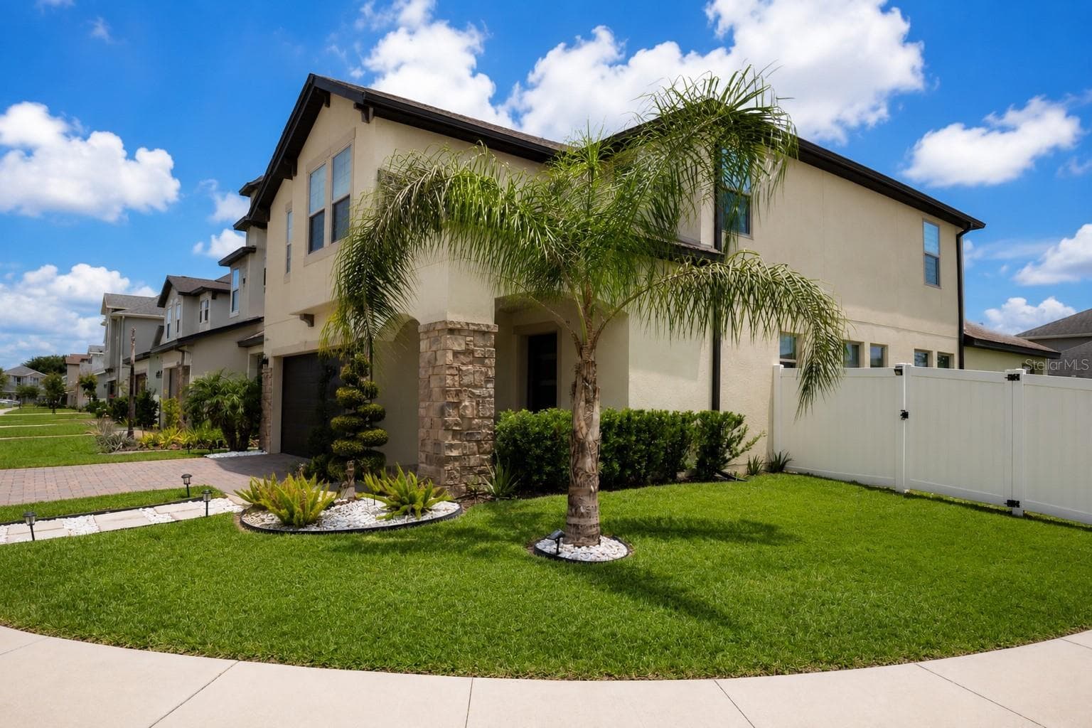 Single Family Residence at 2824 NOBLE CROW DR, KISSIMMEE, photo 2 of 50