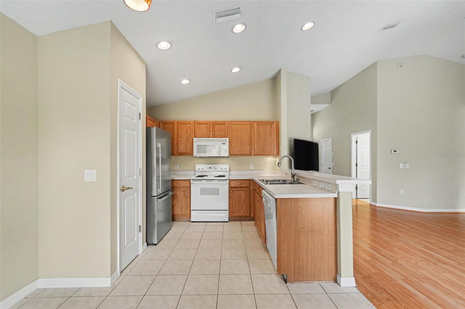 Single Family Residence at 9407 CYPRESS HARBOR DRIVE, GIBSONTON, photo 12 of 40