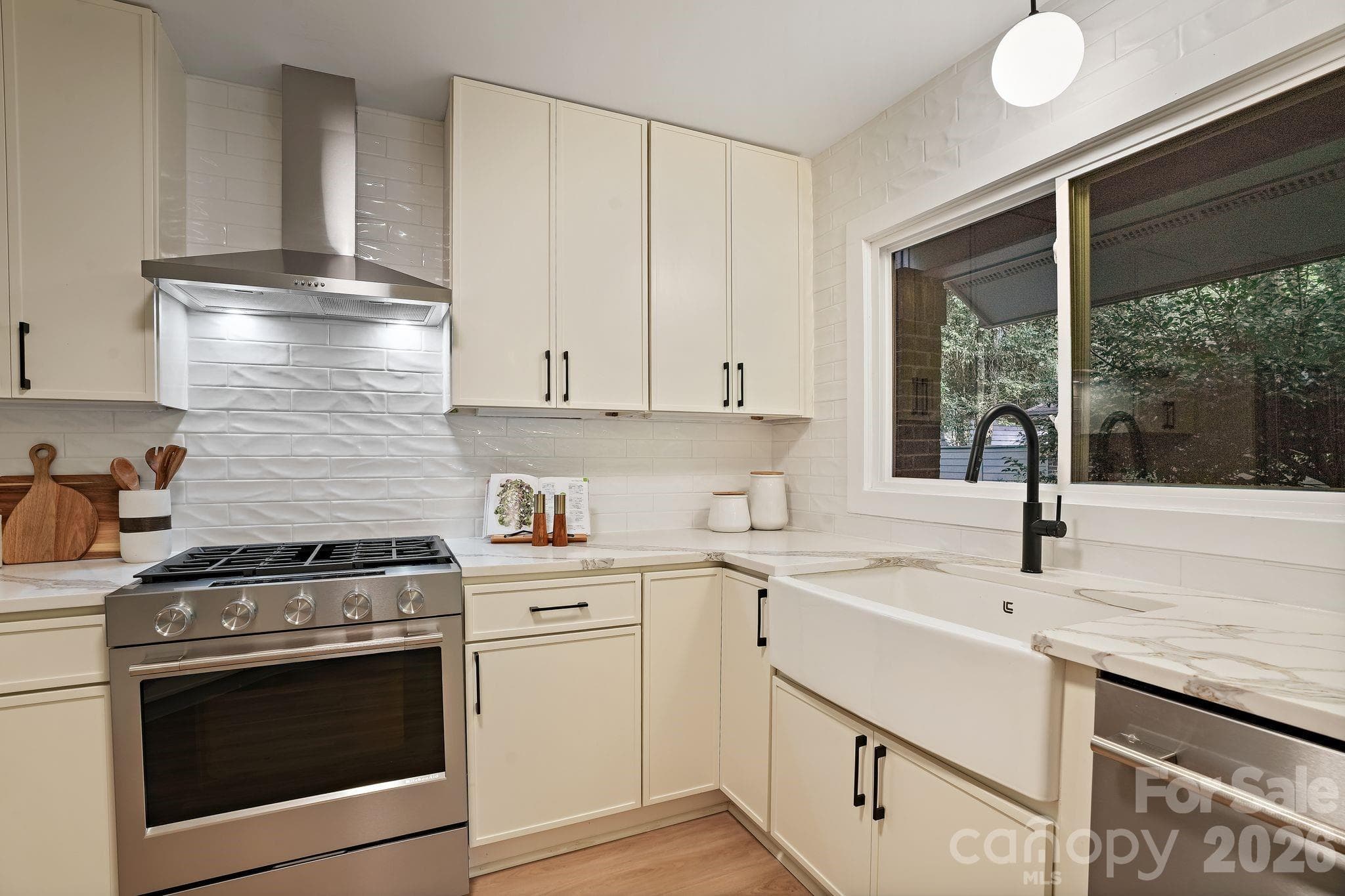Farmhouse Sink - 6301 Saddlebrook Court, Charlotte