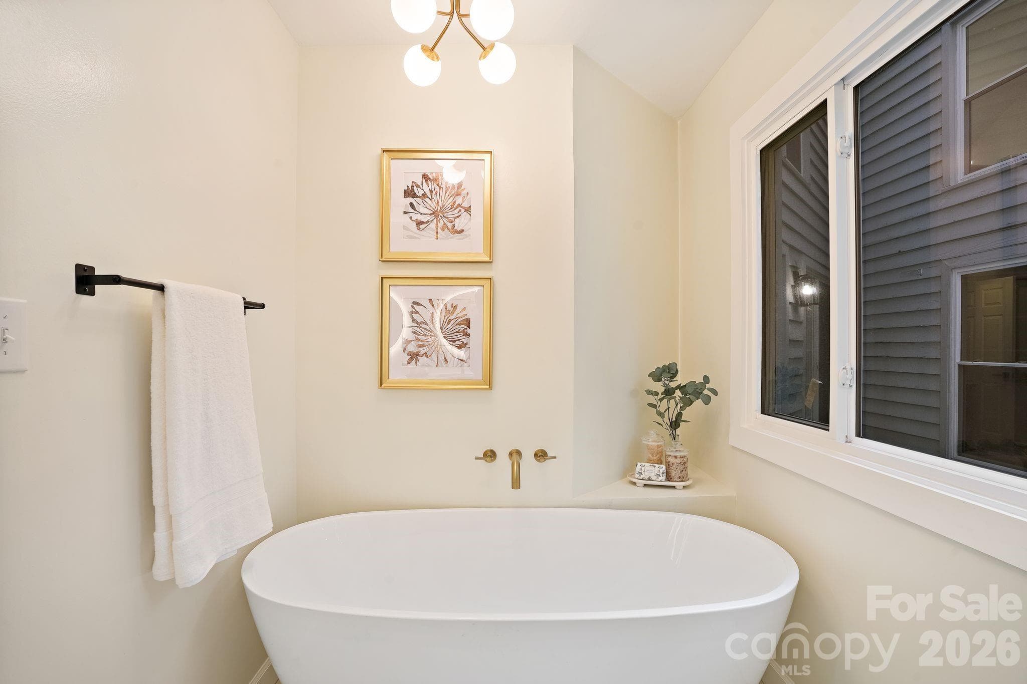 Large Soaking Tub - 6301 Saddlebrook Court, Charlotte